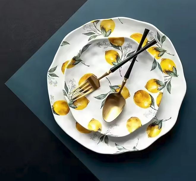 assiettes-céramique-motif-citron-table-repas-barbacue-été-salade-grillade