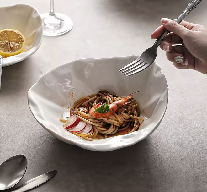 saladier-blanc-céréamique-forme-plissé-accessoire-cuisine-corbeille-fruit