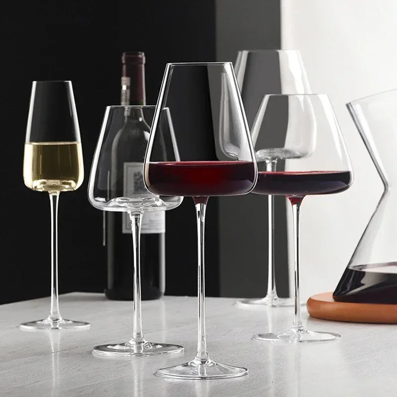 verre-vin-champagne-boisson-design-épuré-minimaliste-table-salon-apéritif-réception-mariage.